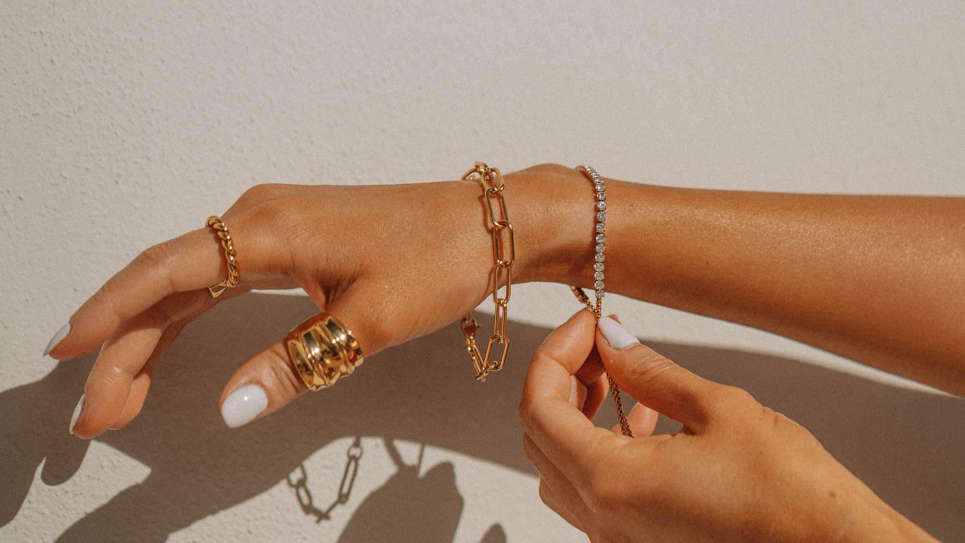 Accessorizing 101: Matching Outfits with the Right Jewelry